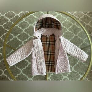 Burberry - Girl's Giaden Detachable Hood Monogram Quilted Jacket - size: 2Y